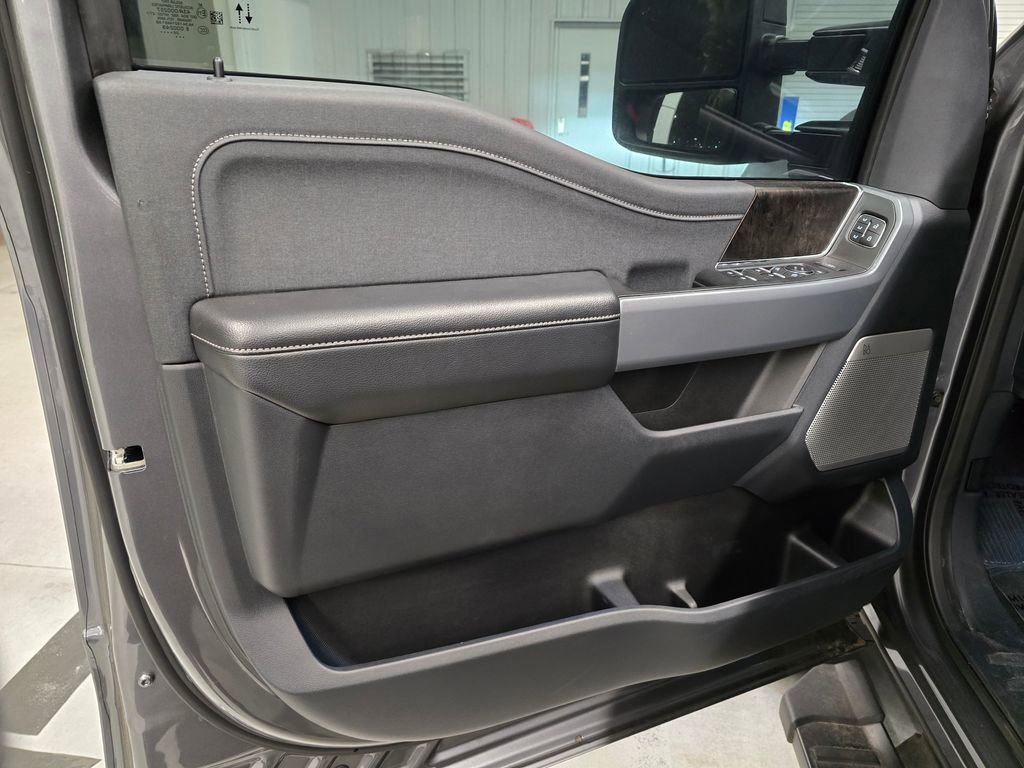 Used 2024 Ford F250 Lariat w/ Black Appearance Package image 18