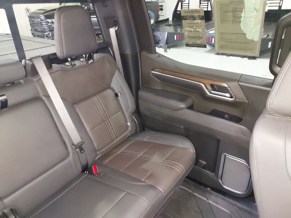 Used 2025 Chevrolet Silverado 1500 High Country w/ Technology Package image 14