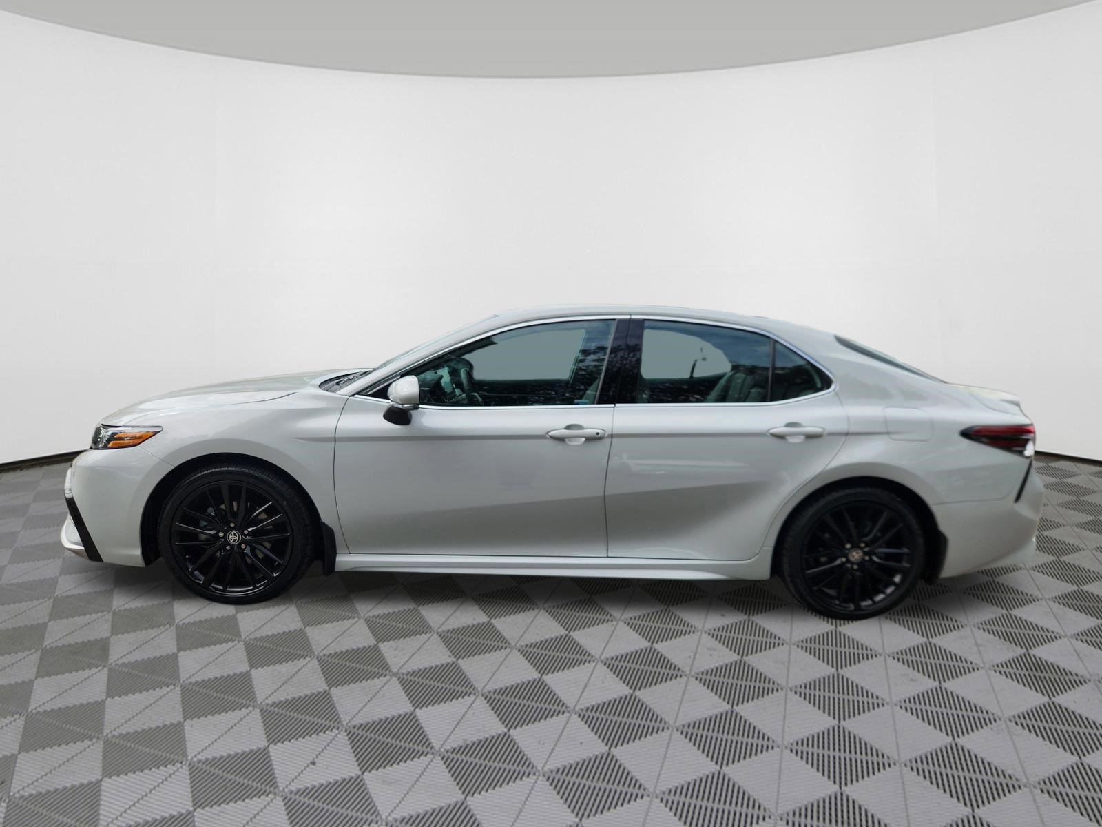 Used 2023 Toyota Camry XSE w/ Cold Weather Package AWD/4WD image 5