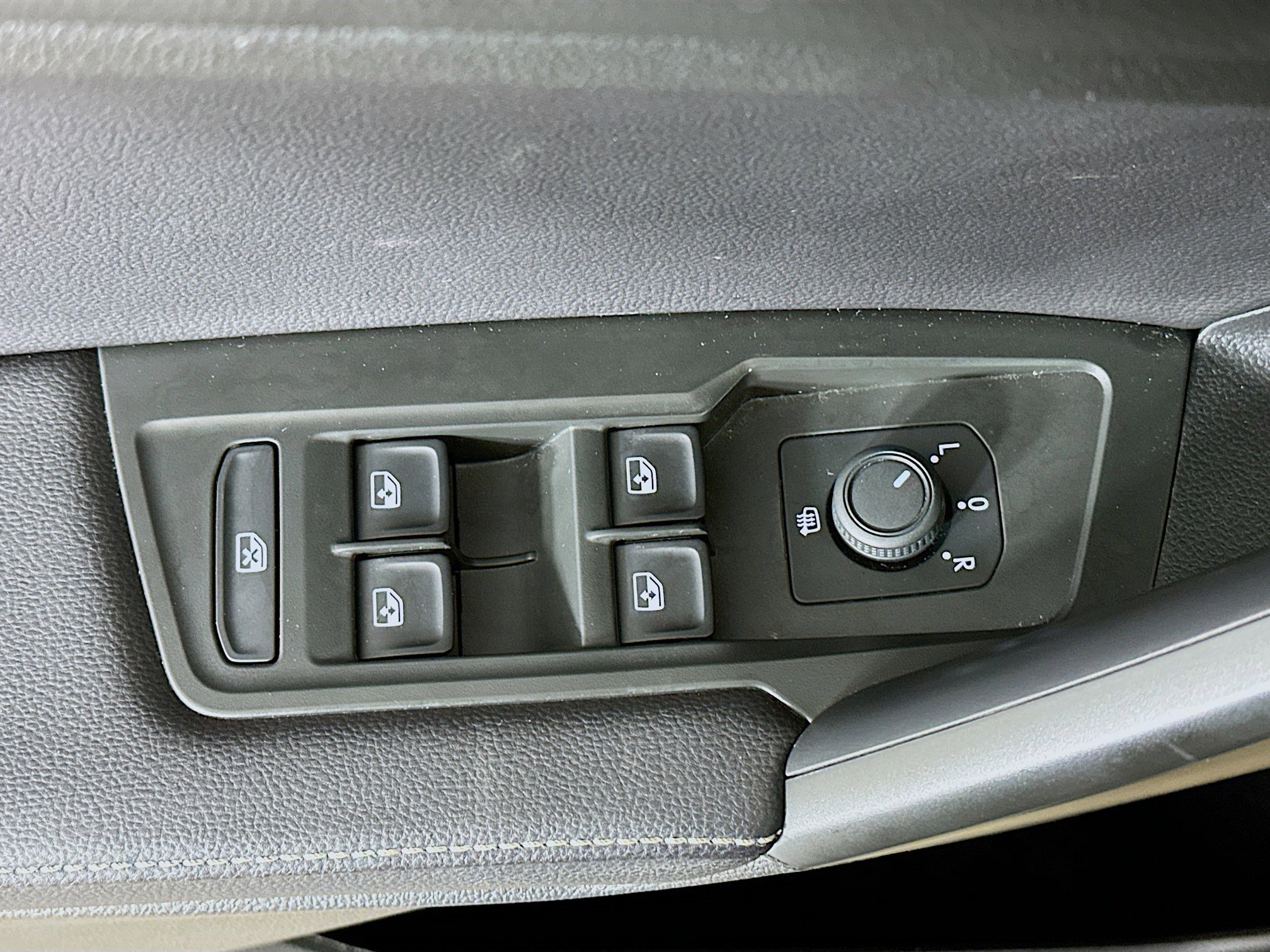 Used 2024 Volkswagen Tiguan S image 15