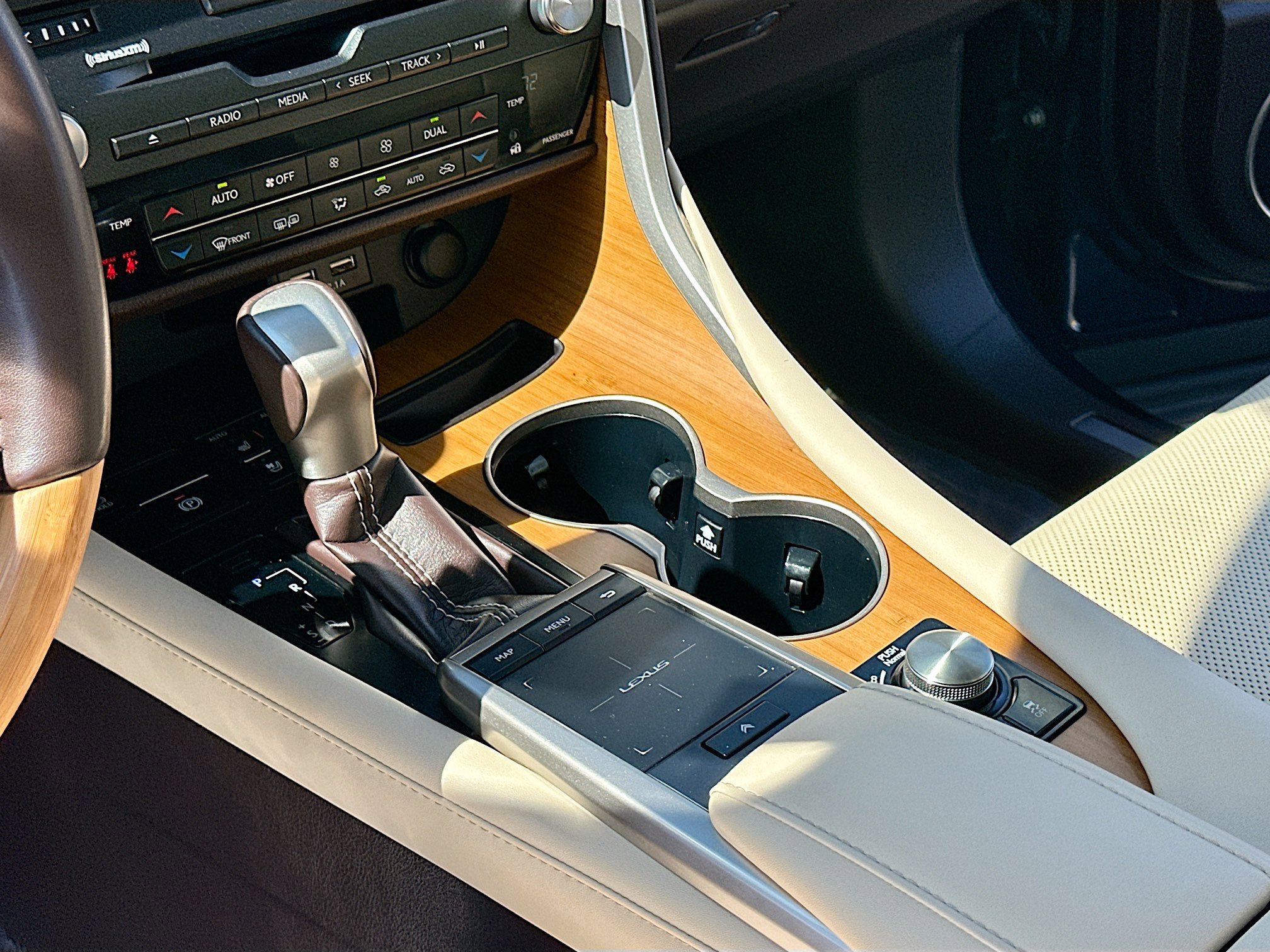 Used 2020 Lexus RX 450h AWD w/ Premium Package image 11