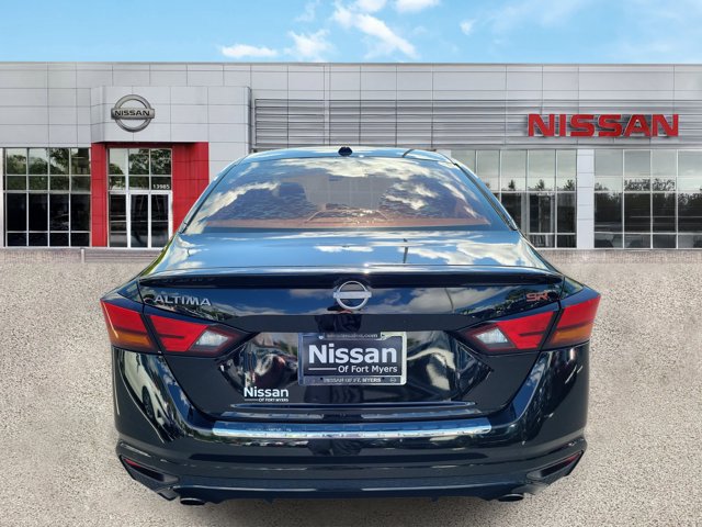 Certified 2023 Nissan Altima 2.5 SR w/ SR Premium Package FWD image 3