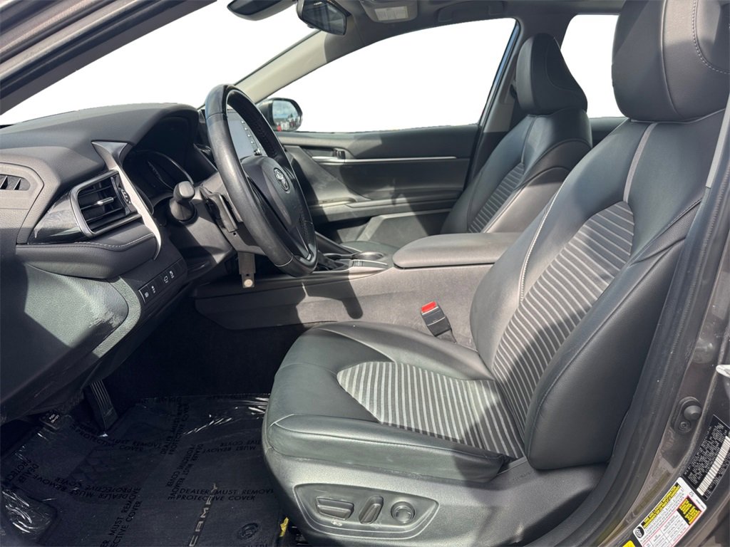 Used 2023 Toyota Camry SE image 9