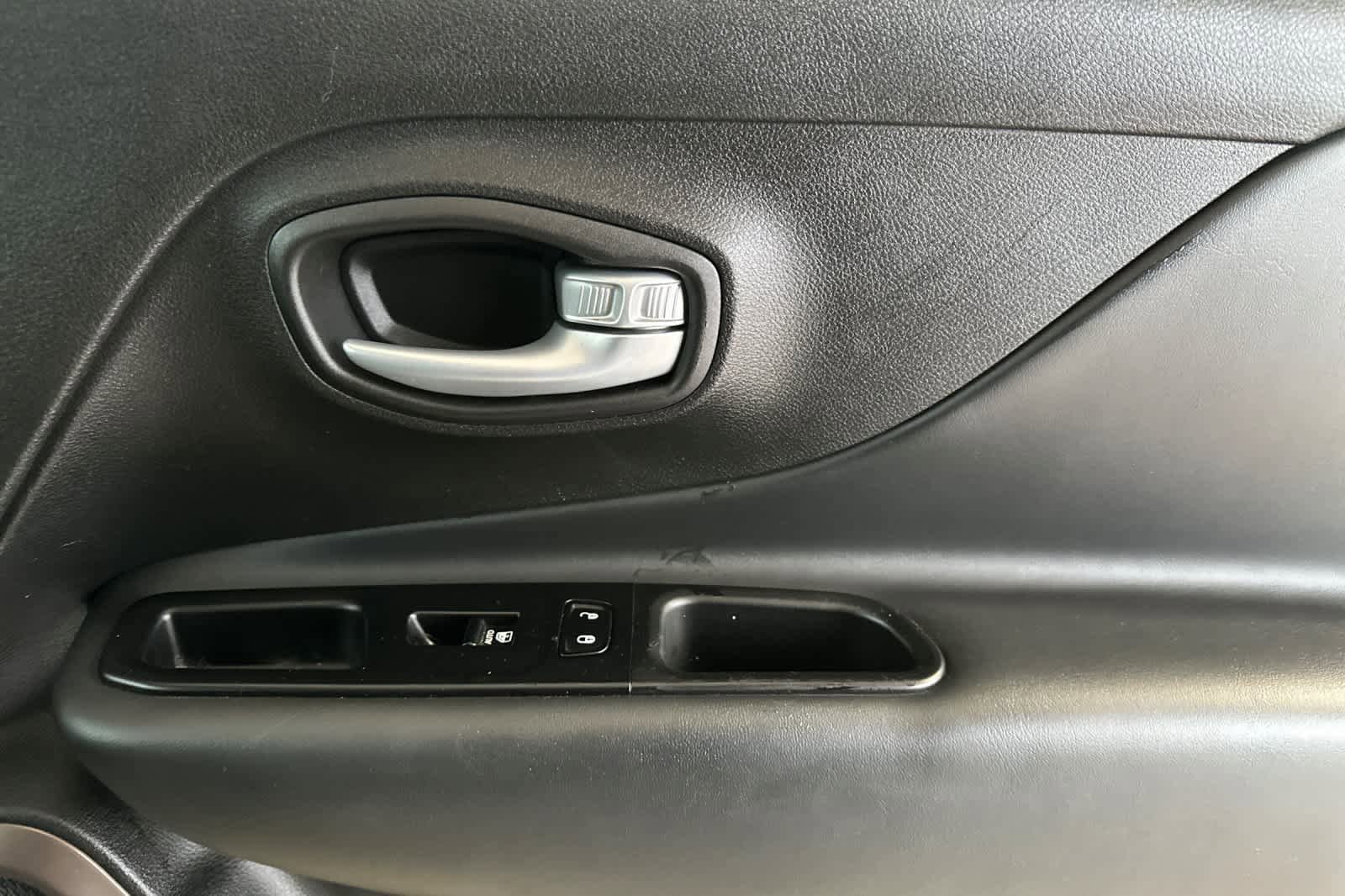 Used 2023 Jeep Renegade Latitude AWD/4WD image 18