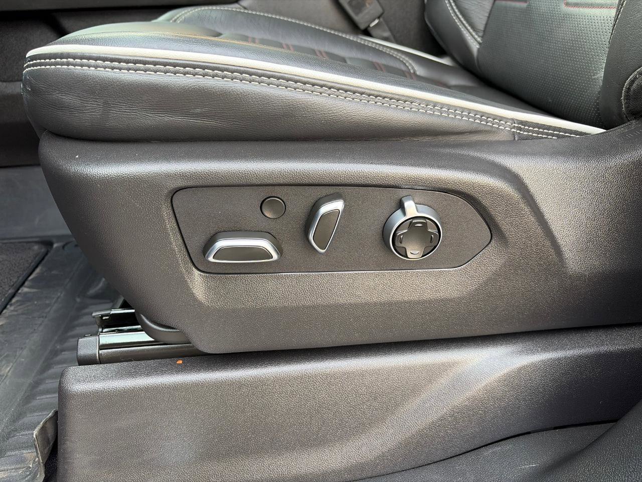 Used 2024 GMC Sierra 2500 AT4X image 13