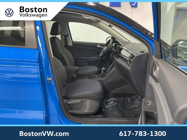 Used 2025 Volkswagen Taos SE image 29
