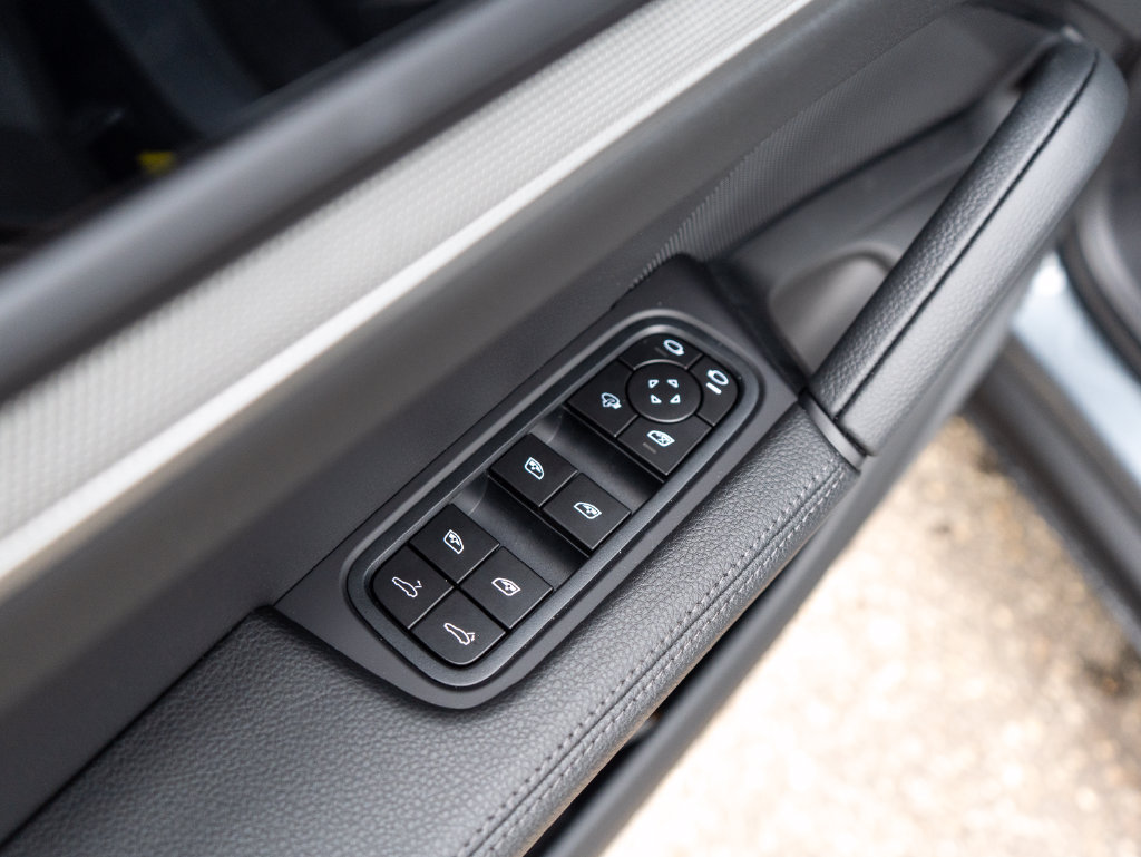 New 2026 Porsche Cayenne Coupe AWD/4WD image 16