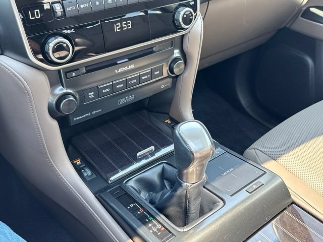 Used 2023 Lexus GX 460 Premium w/ Accessory Package AWD/4WD image 23
