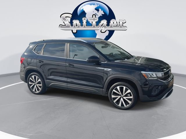 Used 2023 Volkswagen Taos SE w/ Panoramic Sunroof Package image 7