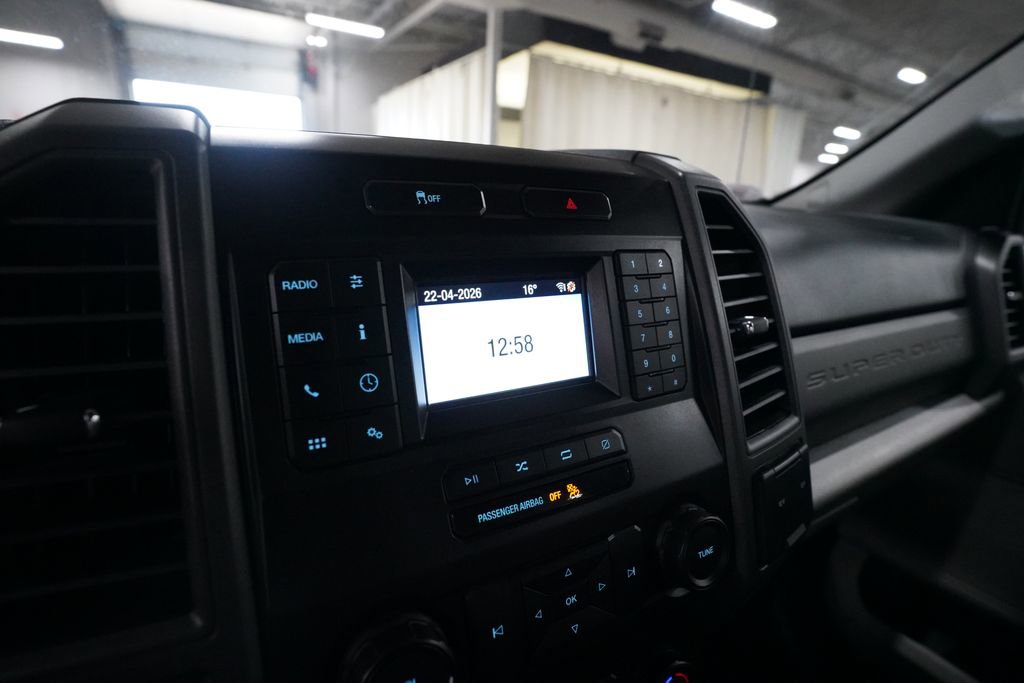 Used 2021 Ford F250 XL w/ Power Equipment Group RWD image 6