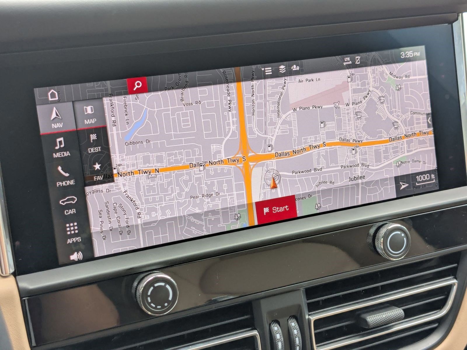 Certified 2026 Porsche Macan AWD/4WD image 18