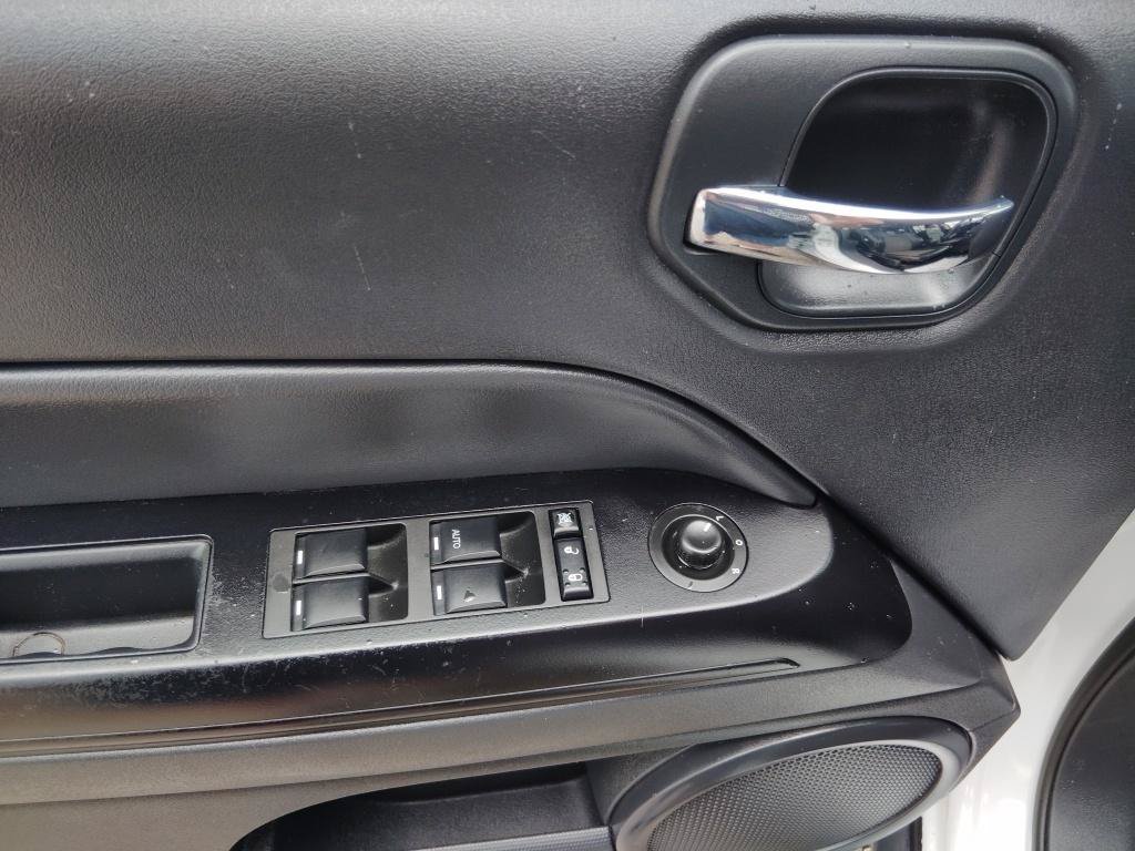 Used 2014 Jeep Patriot Latitude w/ Freedom Edition Package FWD image 13