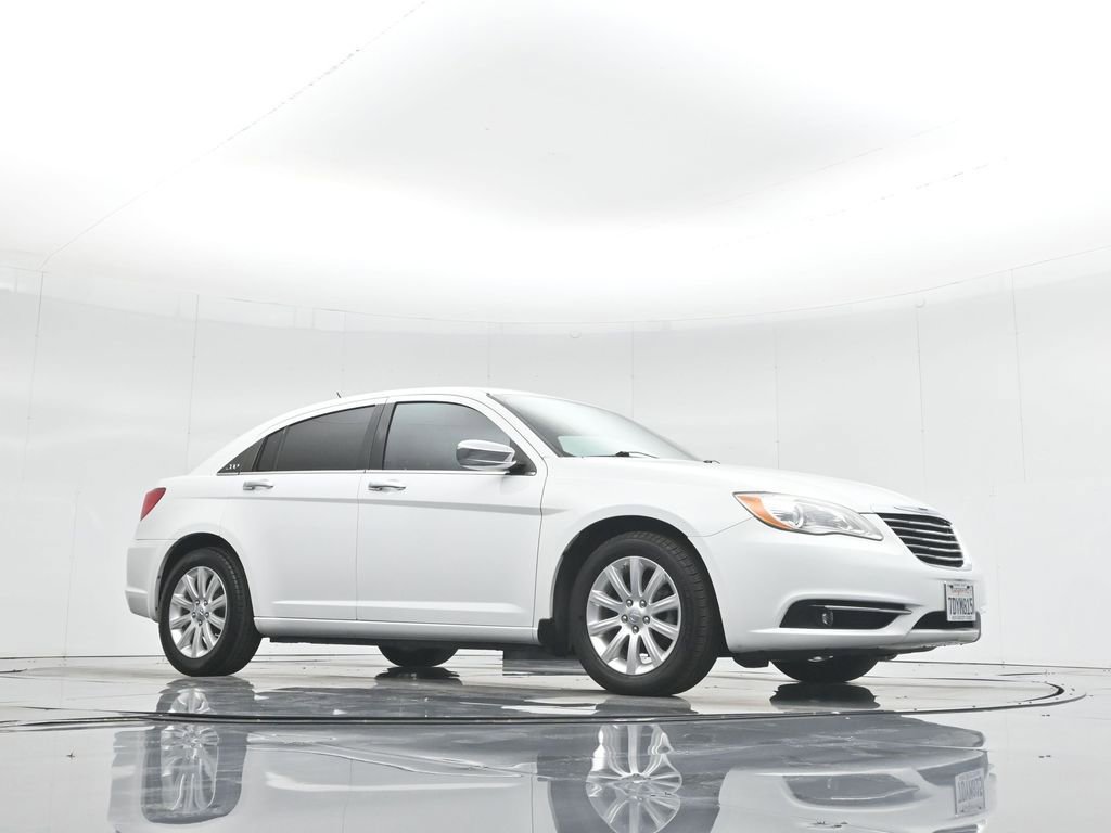 Used 2014 Chrysler 200 Limited image 3