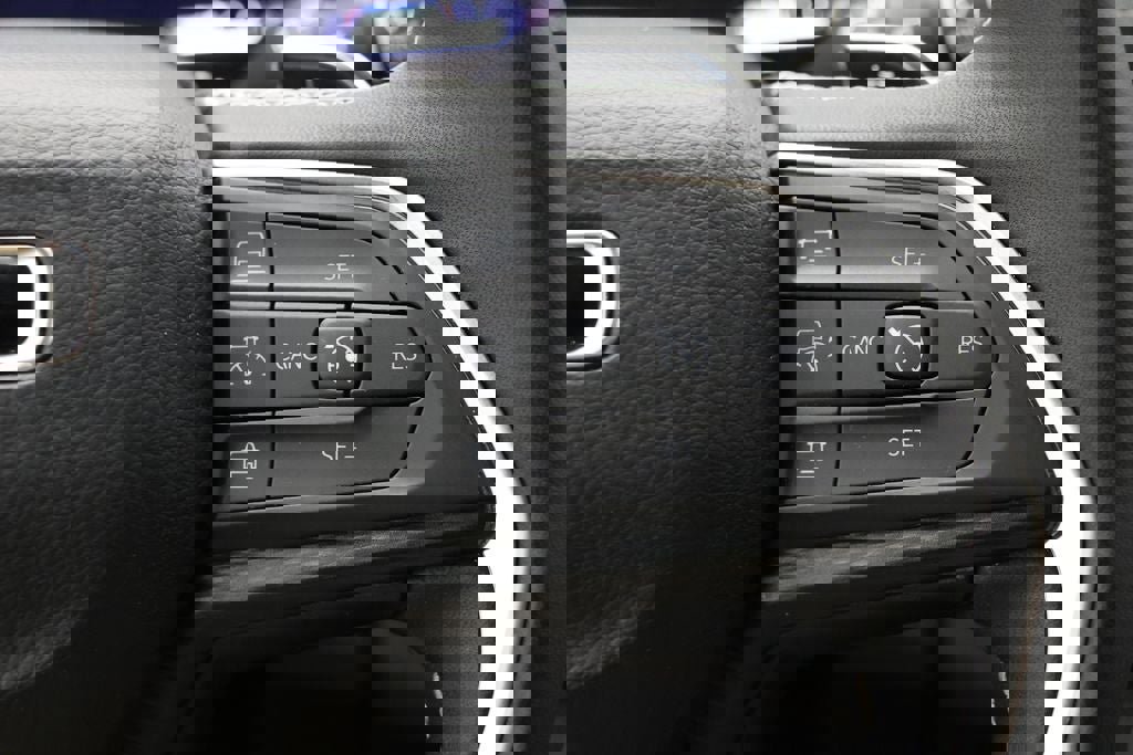 Used 2025 Jeep Grand Cherokee Altitude AWD/4WD image 19