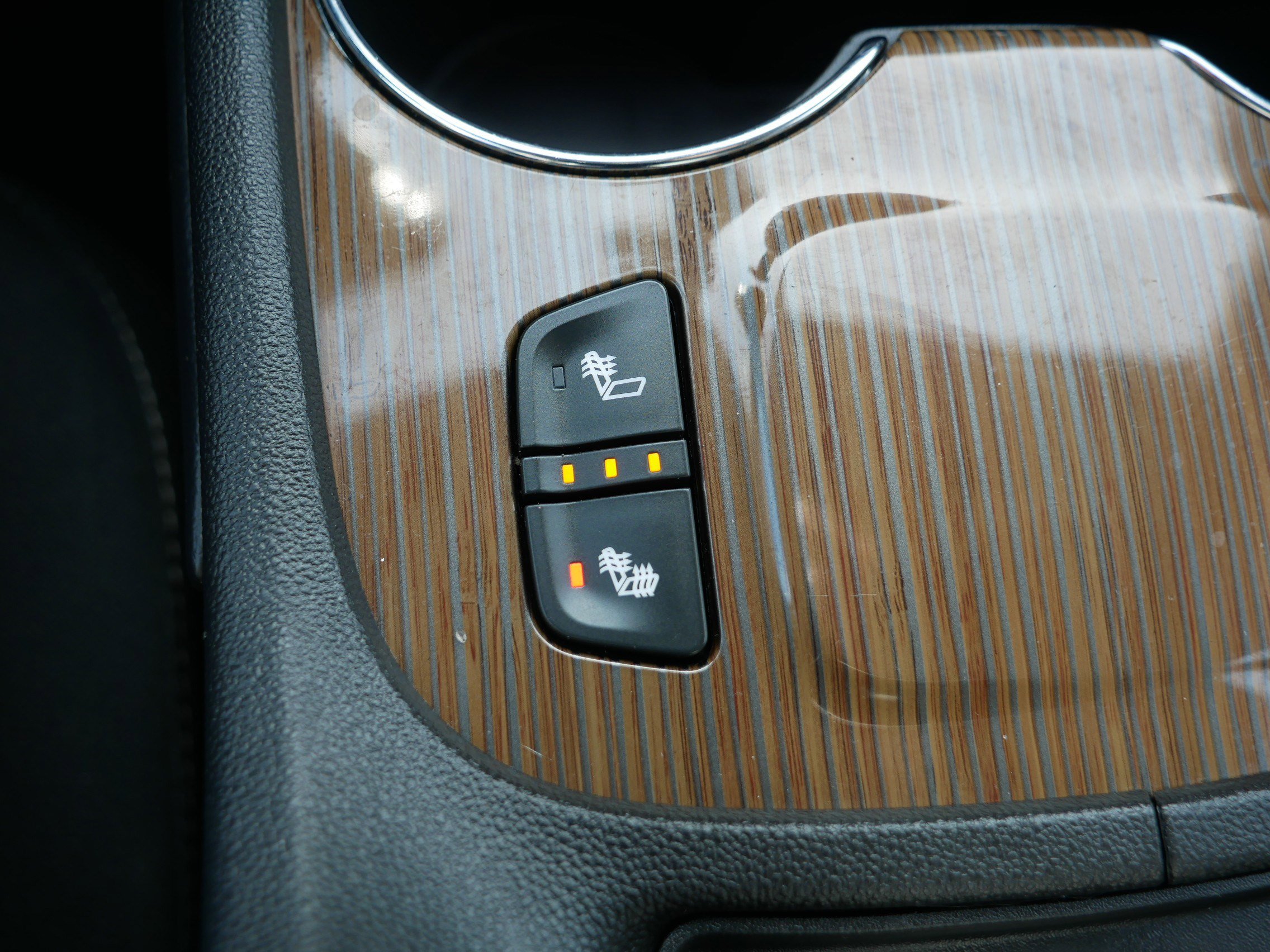 Used 2020 GMC Acadia SLE w/ Driver Convenience Package image 28