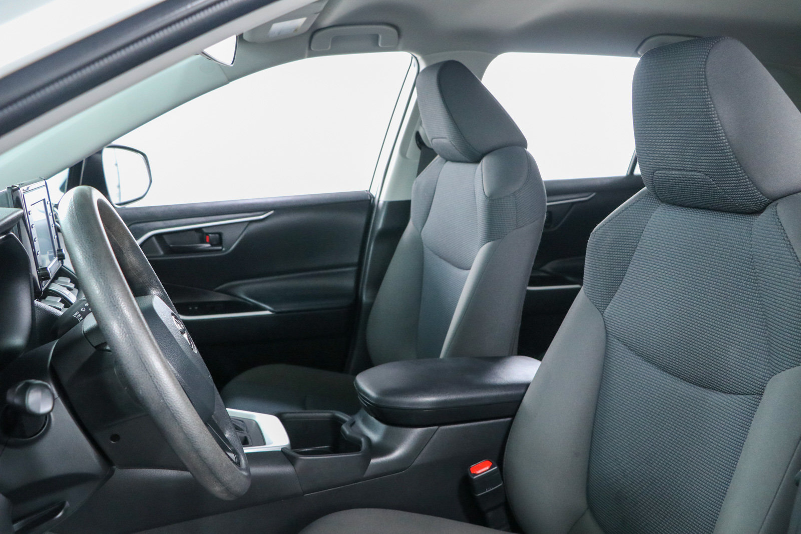 Used 2022 Toyota RAV4 LE FWD image 23
