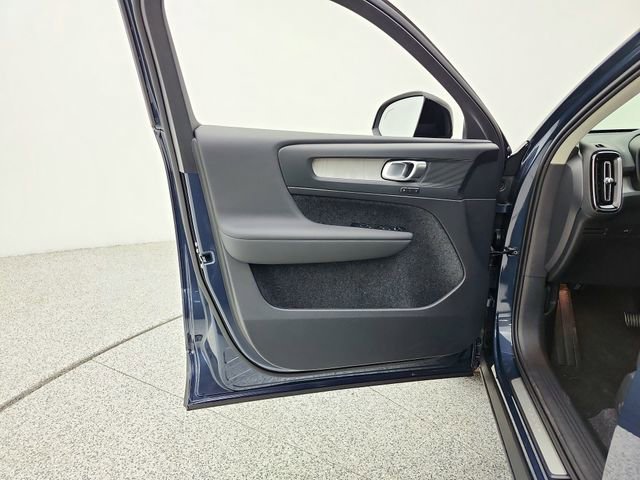 New 2026 Volvo XC40 B5 Core w/ Climate Package image 27