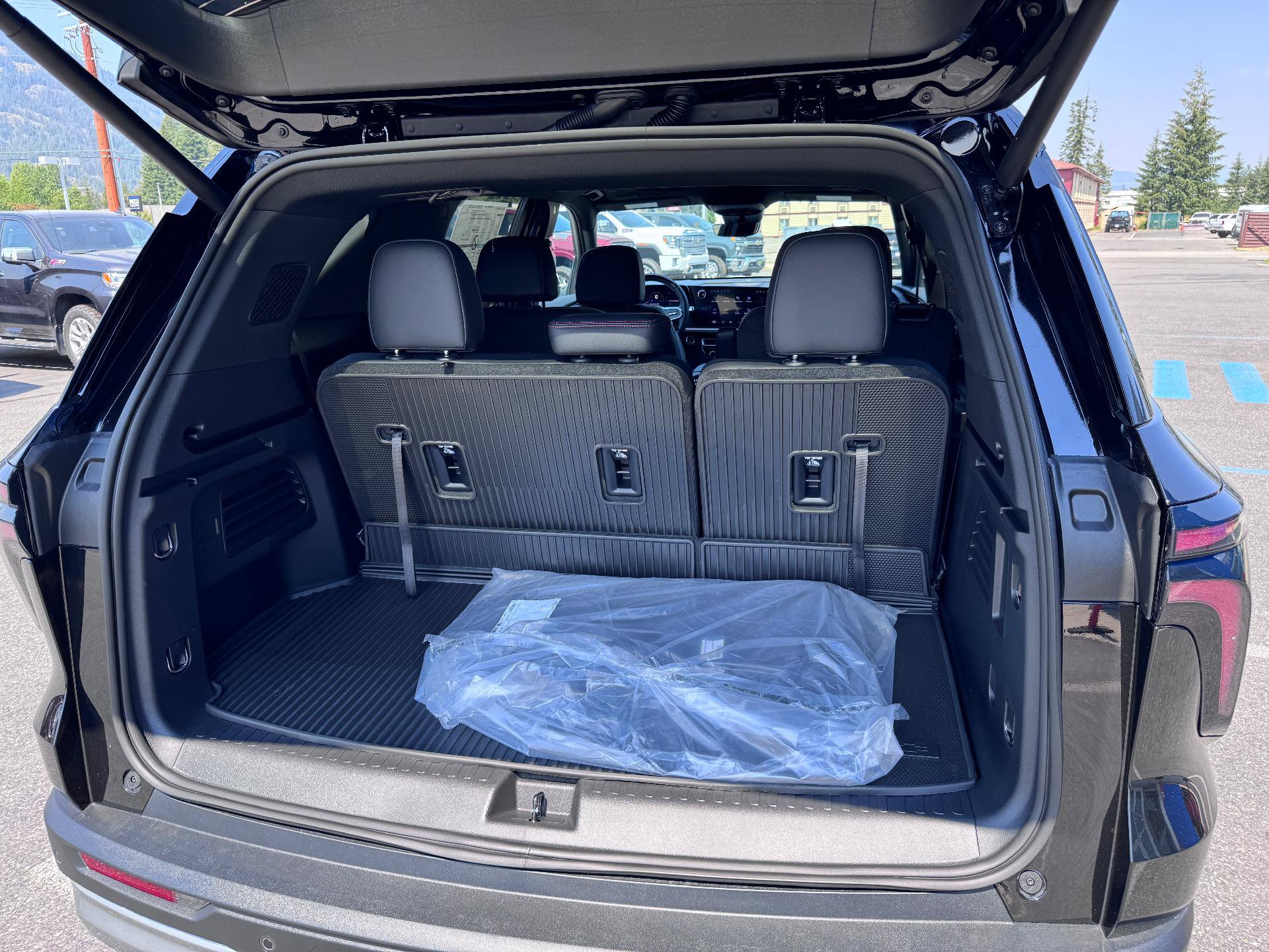 New 2026 Chevrolet Traverse Z71 w/ Enhanced Driving Package AWD/4WD image 18