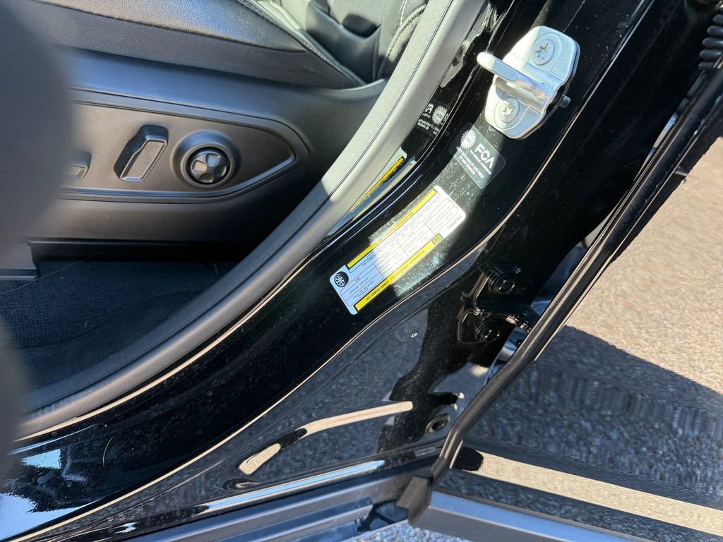 Used 2025 Jeep Grand Cherokee L Limited w/ Luxury Tech Group II image 27