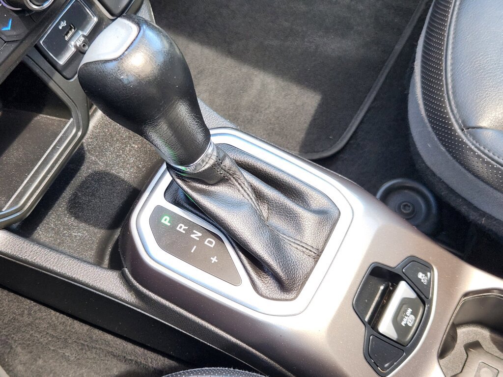 Used 2018 Jeep Renegade Limited w/ UConnect 8.4 Nav Group FWD image 24