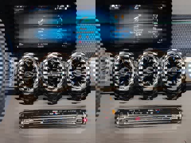 Used 2022 Mercedes-Benz GLB 250 image 29