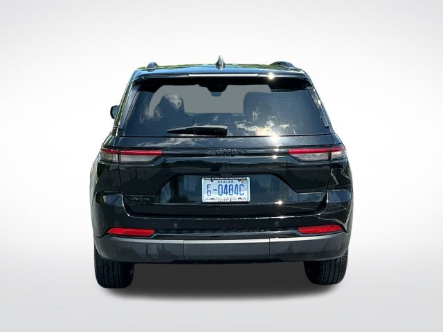 Used 2025 Jeep Grand Cherokee Altitude AWD/4WD image 7