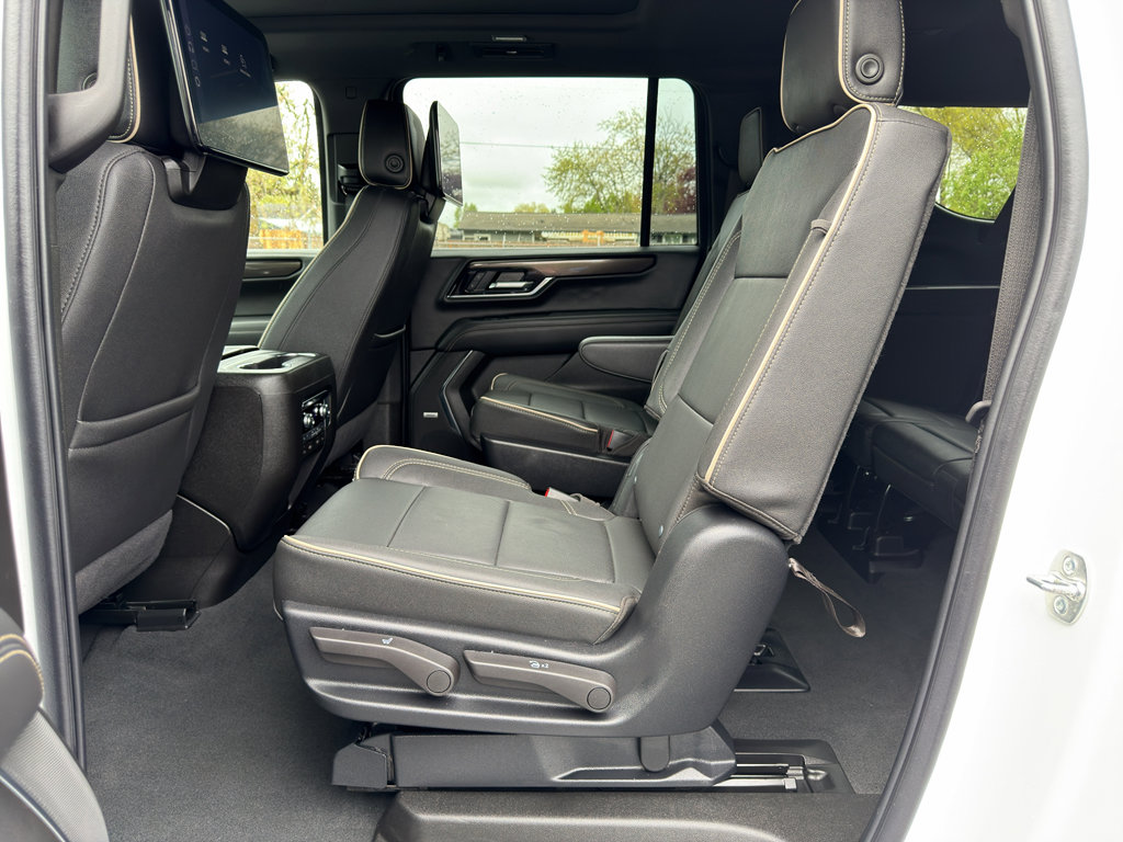 Used 2025 GMC Yukon XL Elevation w/ Elevation Premium Package AWD/4WD image 14