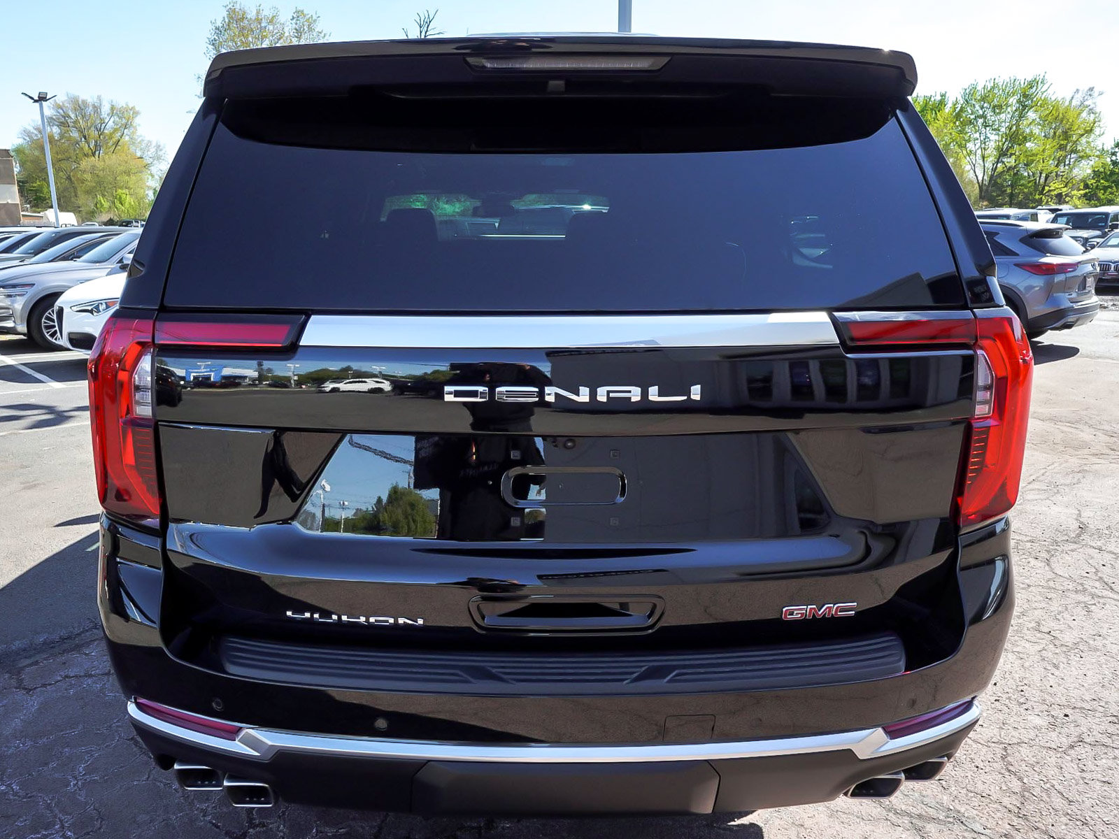 Used 2026 GMC Yukon XL Denali w/ Sun & Power Step Package AWD/4WD image 5