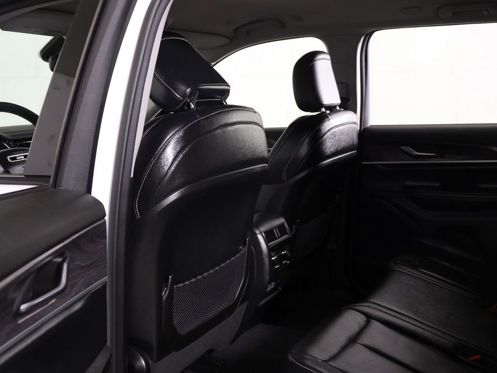 Used 2023 Jeep Grand Cherokee Limited w/ Black Appearance Package AWD/4WD image 26
