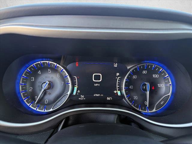 Used 2023 Chrysler Pacifica Touring-L FWD image 15