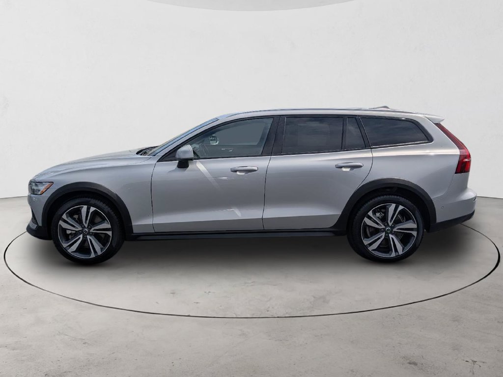 Certified 2025 Volvo V60 B5 Cross Country Plus AWD/4WD image 9