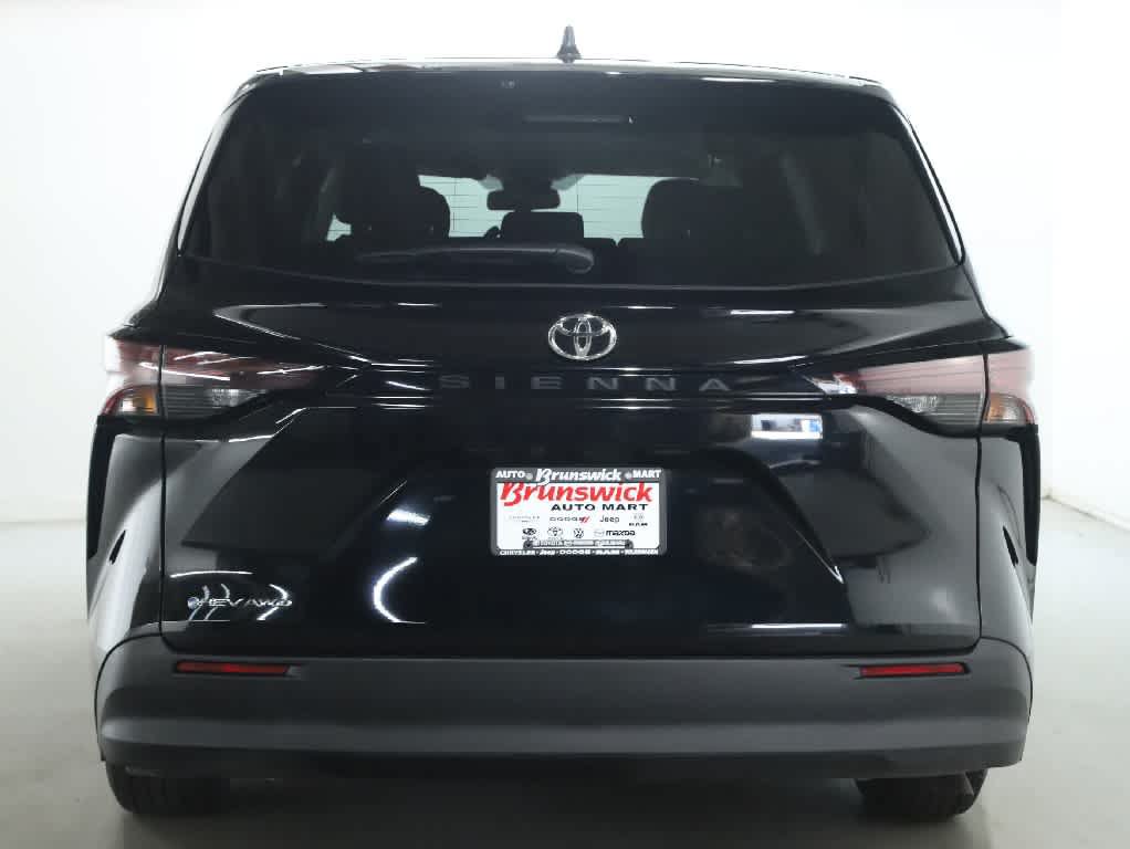 Certified 2026 Toyota Sienna LE AWD/4WD image 41
