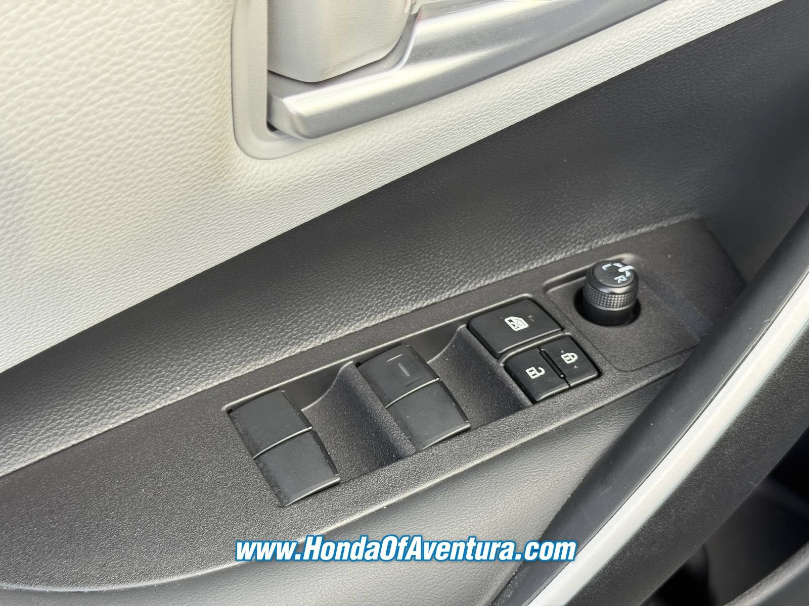 Used 2025 Toyota Corolla SE FWD image 22
