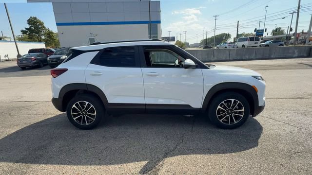Used 2024 Chevrolet TrailBlazer LT w/ LT Cold Weather Package FWD image 9