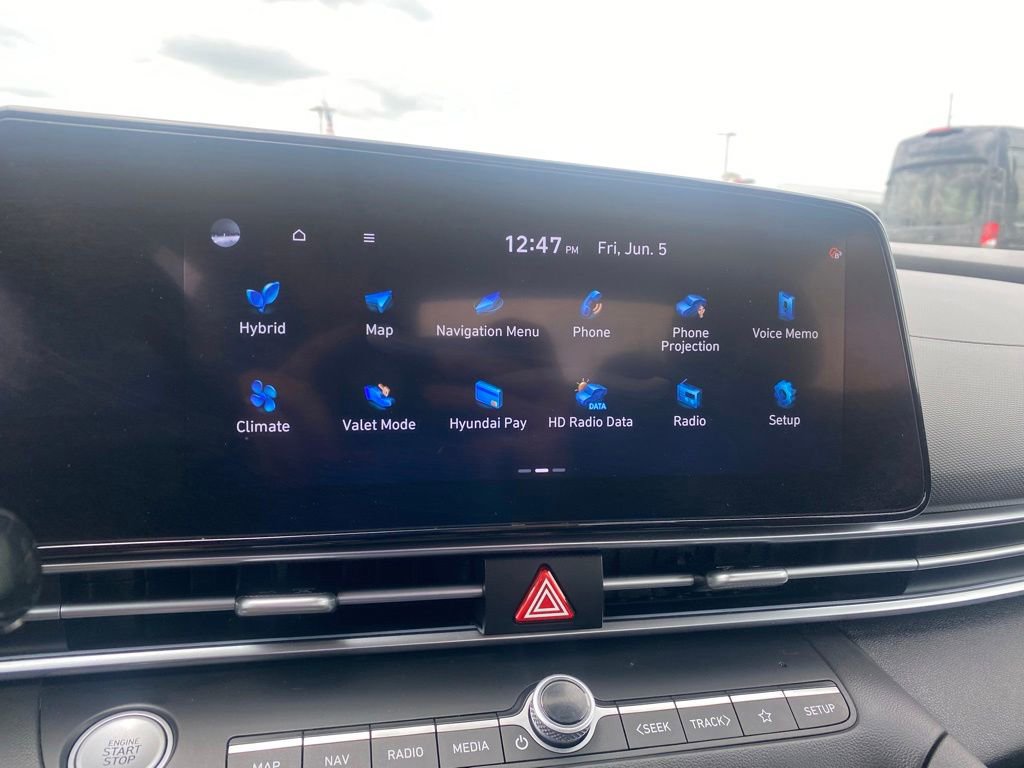 Used 2022 Hyundai Elantra Limited FWD image 20