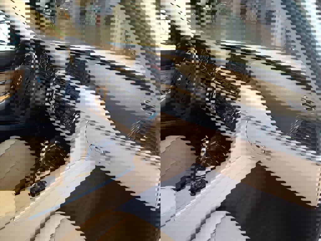 Used 2018 BMW 320i xDrive Sedan w/ Convenience Package image 22