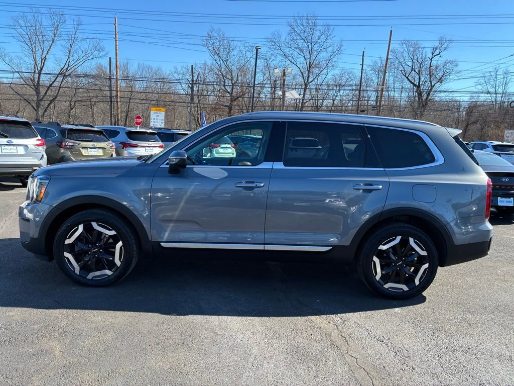 Used 2023 Kia Telluride S image 4