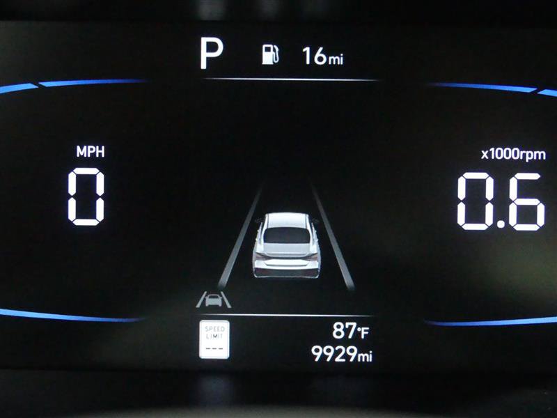 Used 2025 Hyundai Elantra Sport FWD image 33