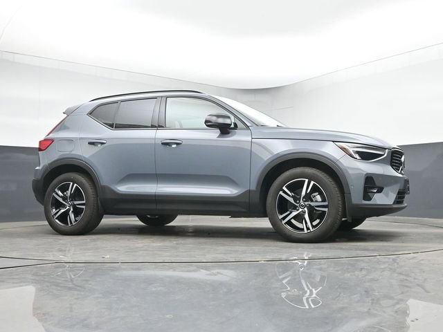Used 2023 Volvo XC40 B5 Plus w/ Protection Package Premier AWD/4WD image 10
