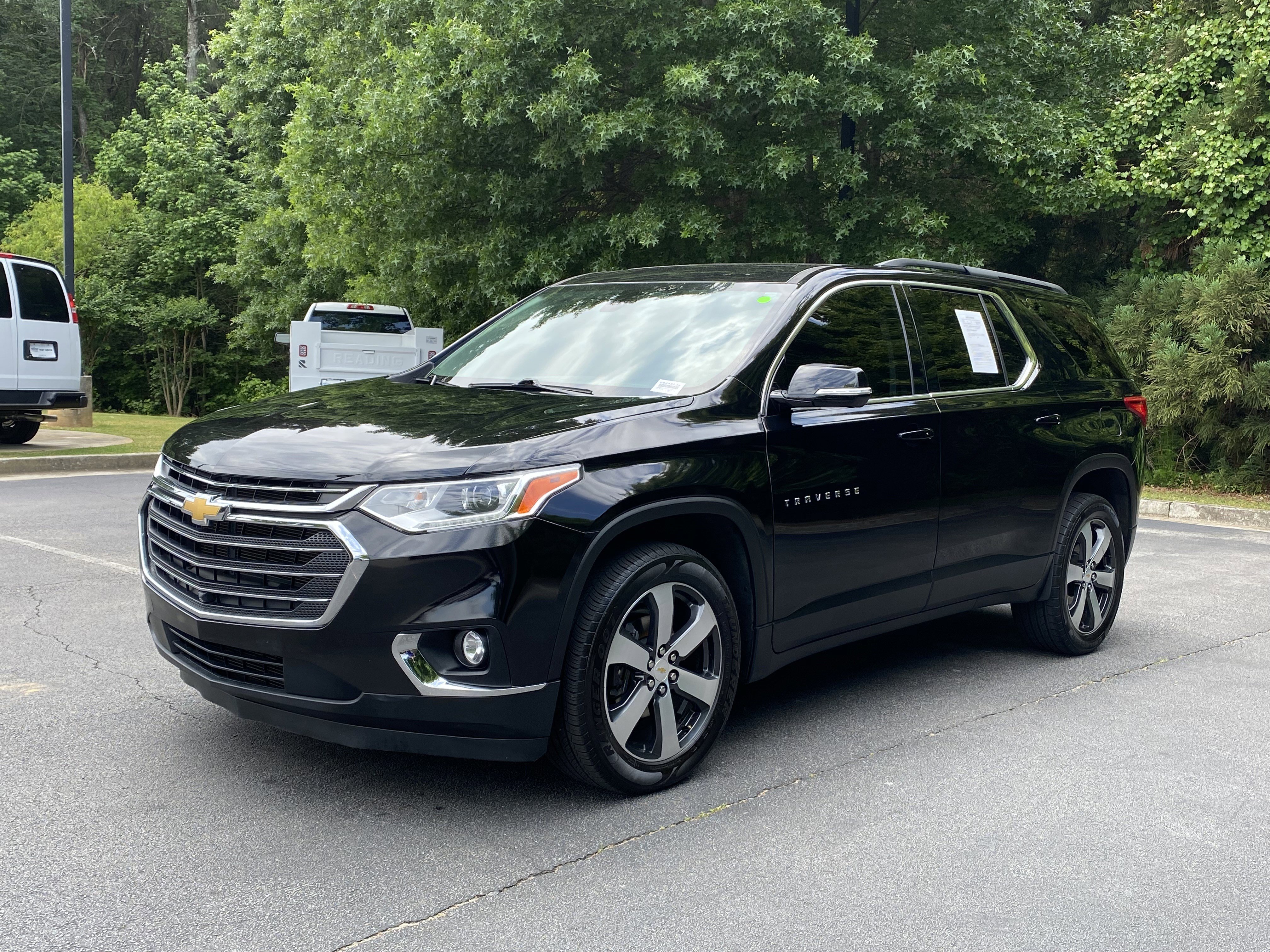 Used 2020 Chevrolet Traverse LT w/ LT Premium Package FWD image 5