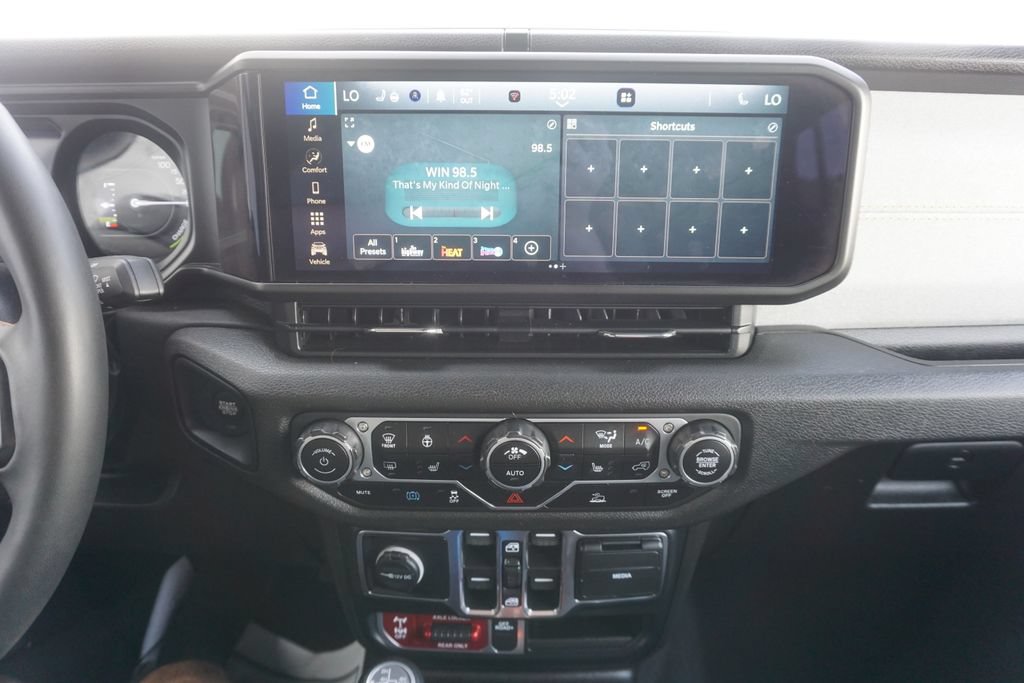 Used 2024 Jeep Wrangler Unlimited AWD/4WD image 11