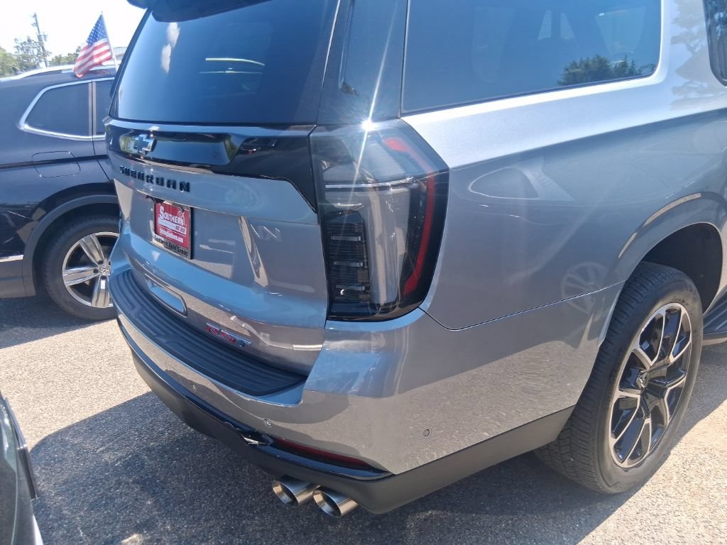 Used 2025 Chevrolet Suburban RST w/ Comfort Package AWD/4WD image 5