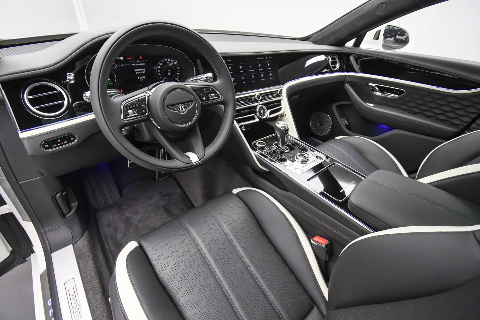 New 2025 Bentley Flying Spur Plug-In Hybrid image 2