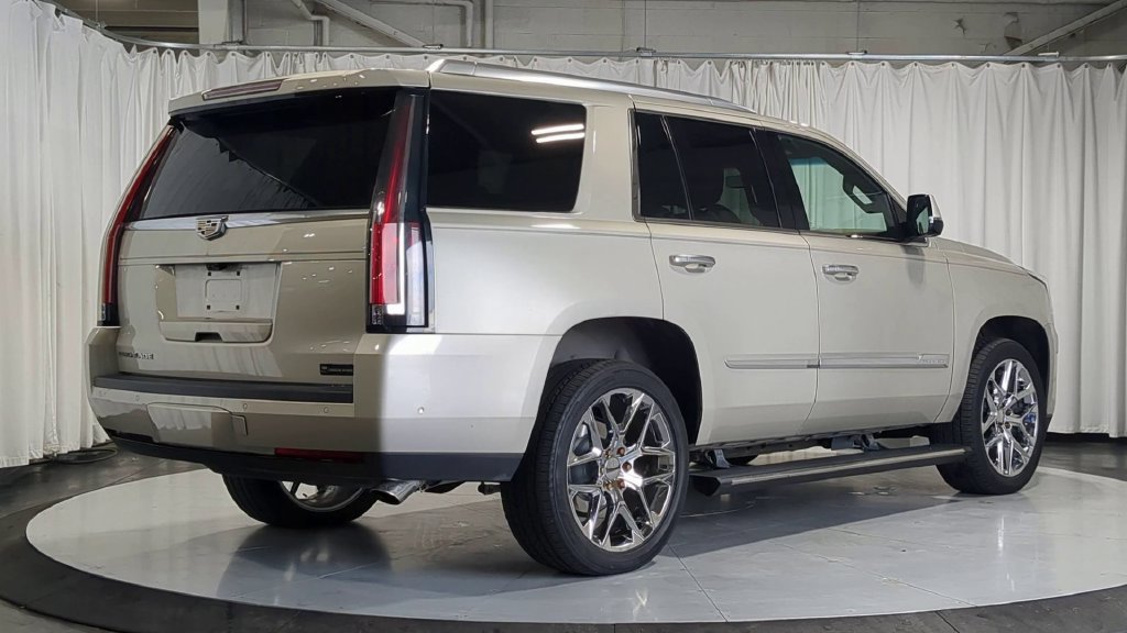 Used 2017 Cadillac Escalade Platinum AWD/4WD image 10