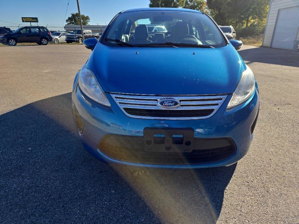 Used 2013 Ford Fiesta SE image 2