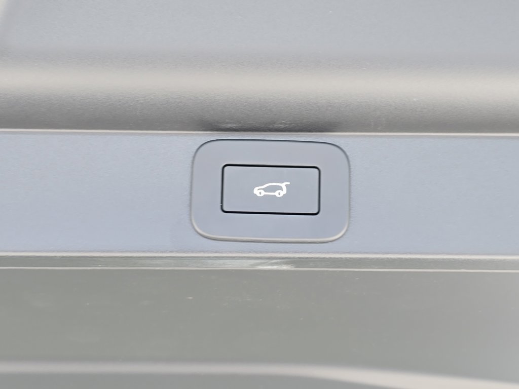 New 2025 Land Rover Range Rover SV AWD/4WD image 13