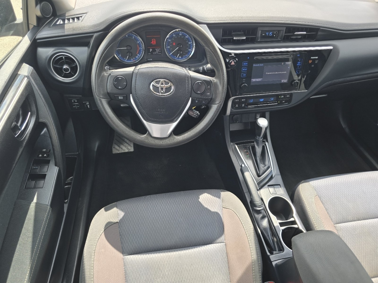 Used 2017 Toyota Corolla LE w/ Carpet Mat Package (TMS) FWD image 24