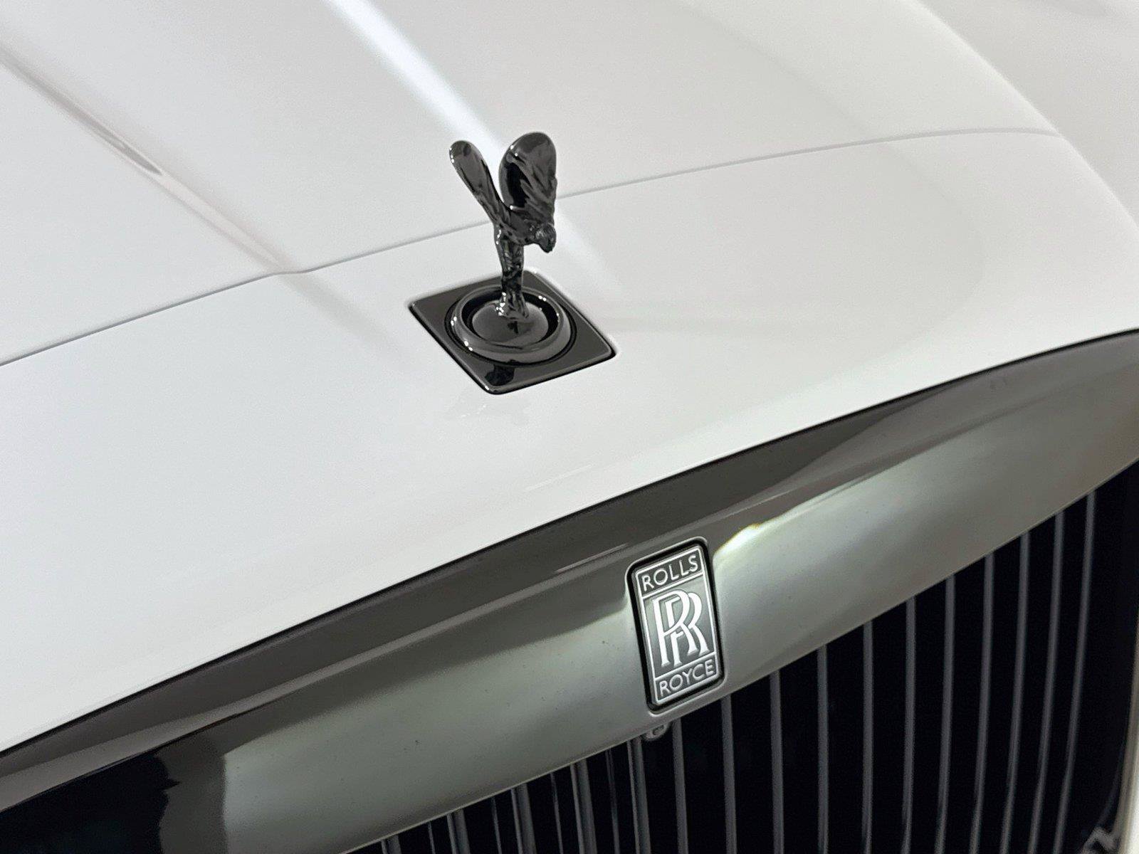 Used 2023 Rolls-Royce Cullinan Black Badge w/ Dark Exterior Package AWD/4WD image 40