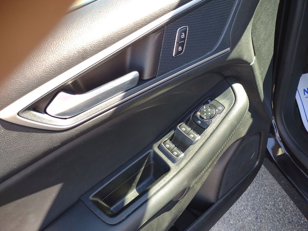 Used 2024 Ford Edge SEL w/ Convenience Package image 17