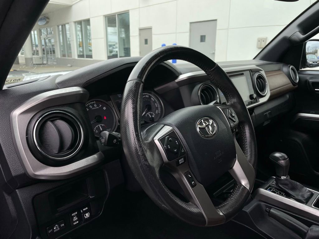 Used 2017 Toyota Tacoma Limited w/ Tow Package image 28